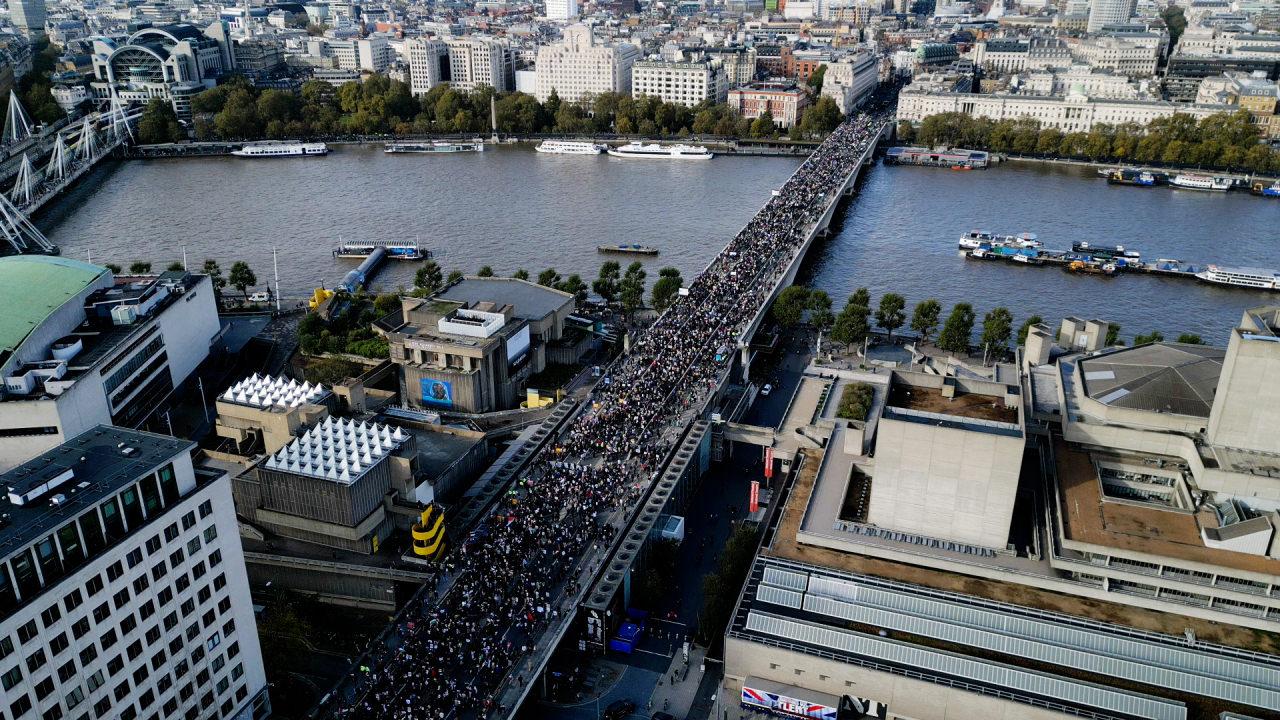 Londra'da hükümetin İsrail'e desteği protesto edildi