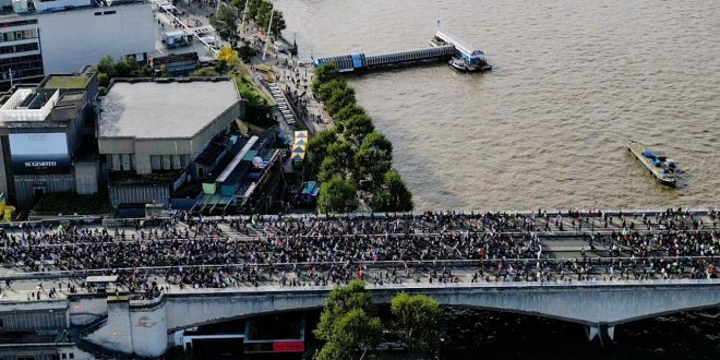 Londra'da hükümetin İsrail'e desteği protesto edildi