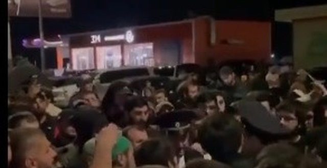 Dağıstan’da Halk Mahaçkale havalimanına Siyonist Avına Çıktı  [Videolu]