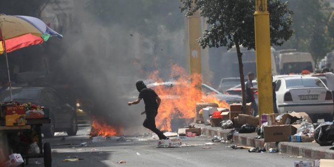 Filistin yönetim güçleri Gazze'deki hastane saldırısını kınayan protestocuları vurdu