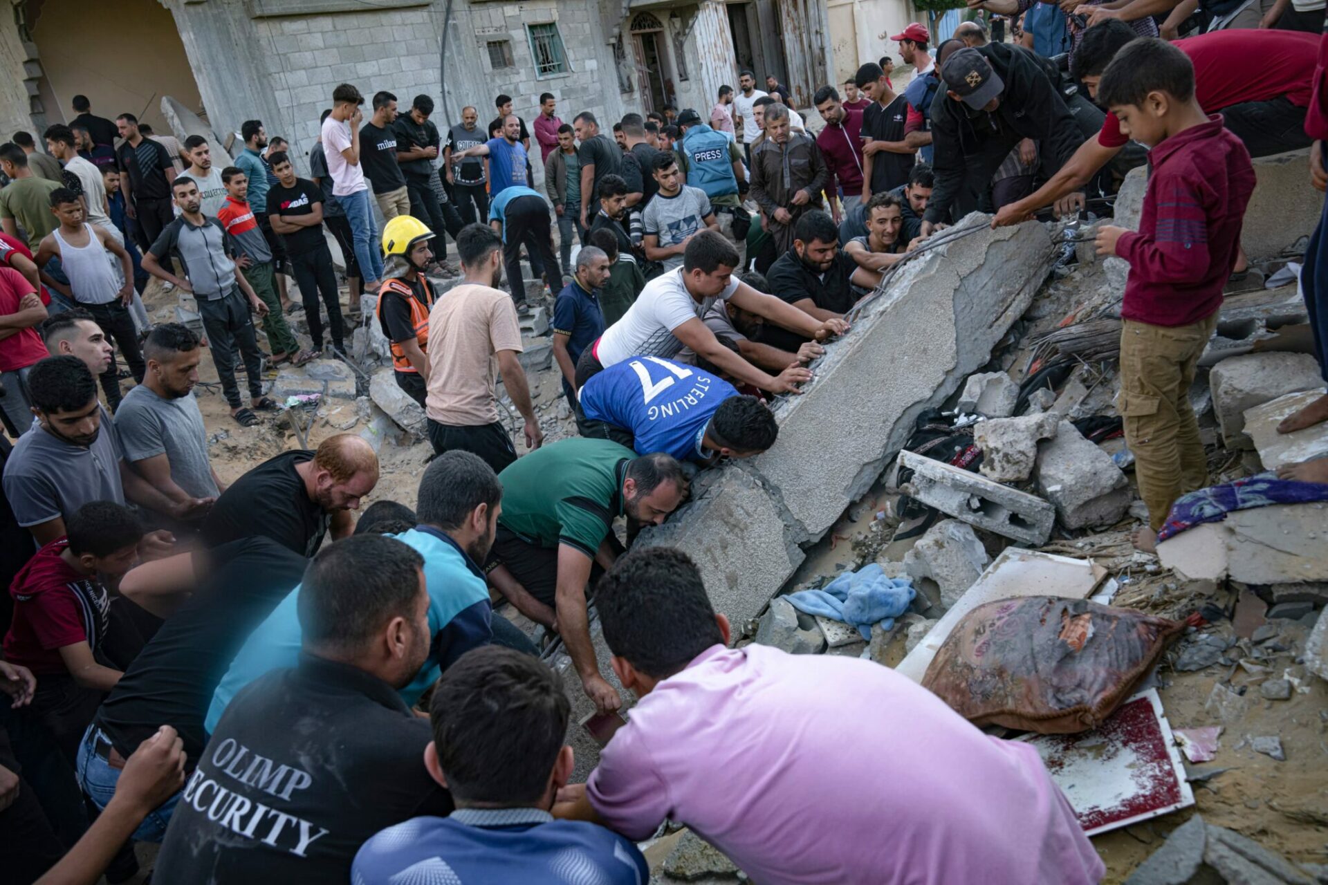 Hastane patlamasından sağ kurtulanlar 'korkunç' sahneleri anlattı