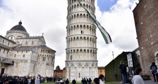 Pisa kulesine Filistin bayrağı astılar[Videolu]