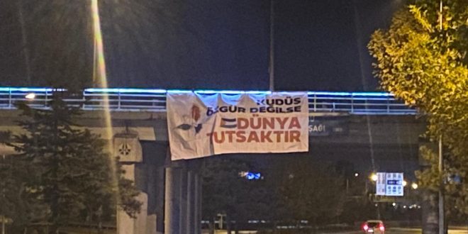 Konya'da Gazze pankartına polis engeli!