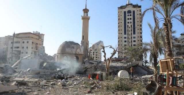 Gazze'de 1 cami daha bombalandı