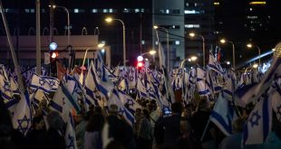 Netanyahu'nun evinin önünde protesto!