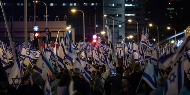 Netanyahu'nun evinin önünde protesto!