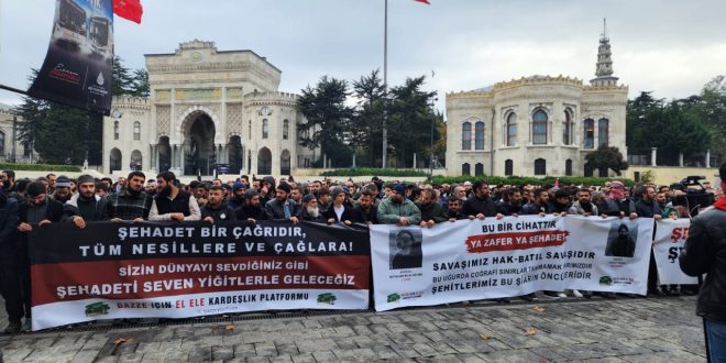 İsrail saldırısında şehit olan 2 Türk için Beyazıt Meydanı'nda gıyabi cenaze namazı