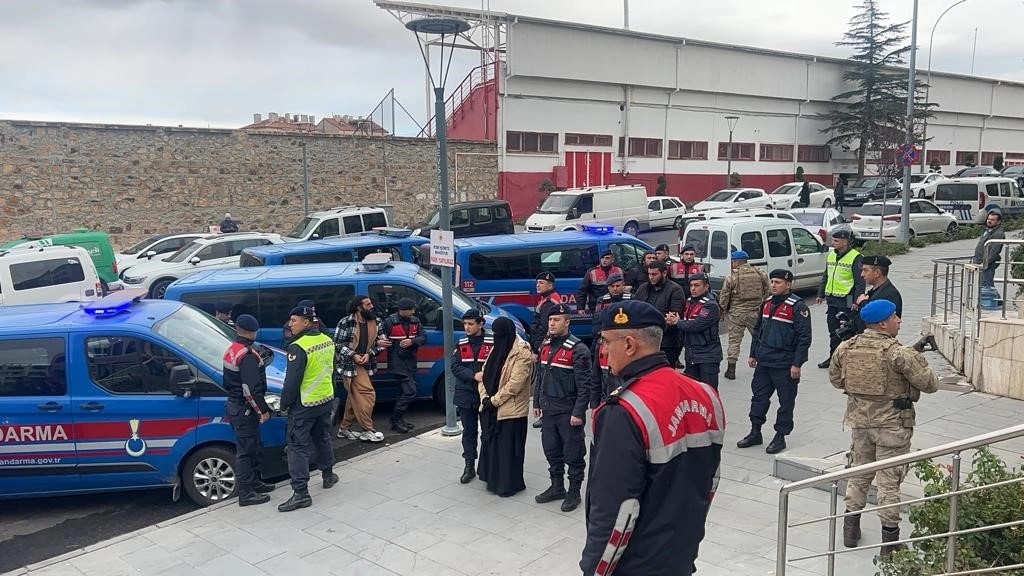 Şok operasyon! Kafir dediği IŞİD'den hapse atıldı! [Videolu]