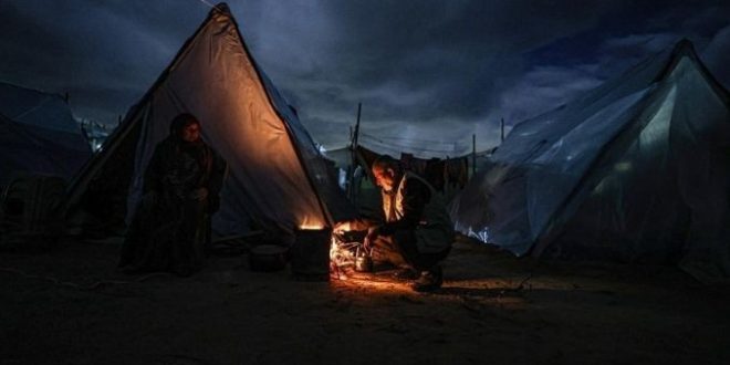 İşgalcilerden çadırda kalan Filistinli aileye kezzaplı saldırı