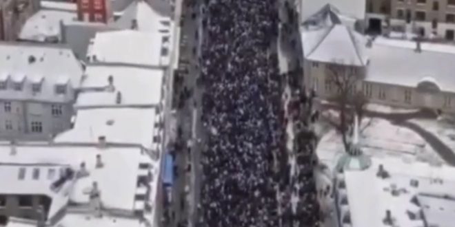 Kopenhag'da binlerce kişi İsrail'i protesto etti [videolu]