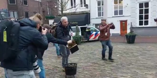 Polis Kur'an-ı Kerim yakanı değil, engelleyenleri jopladı! [Videolu]