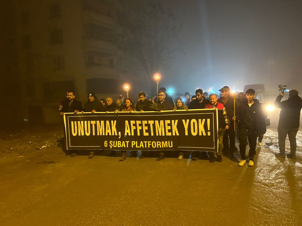 Hatay'da protestoların gölgesinde deprem programı