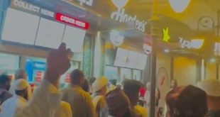 Medine'de İsrail destekçisi KFC'nin yemek kuyruğuna tepki yağdı![Videolu]