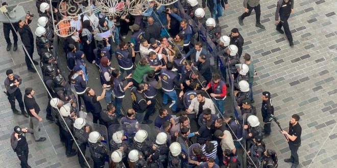 İstiklal'de Filistin eylemine polis şiddeti damga vurdu! [Videolu]