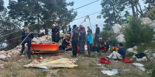 Teleferik faciasında kurtarma çalışmaları devam ediyor