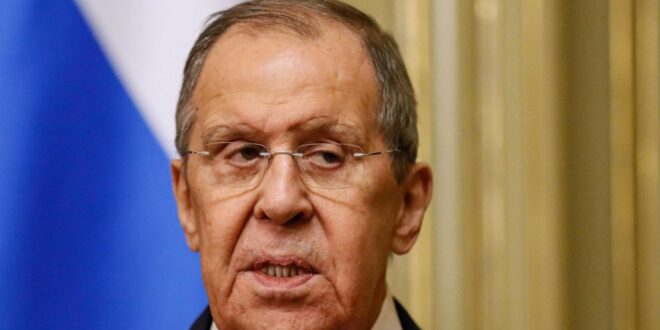 Lavrov: "Ukrayna'daki Fransız askerlerini de vururuz"